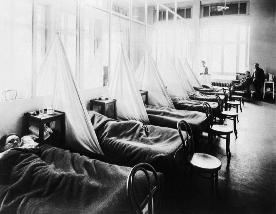 Patients in beds during the Spanish flu pandemic of 1918